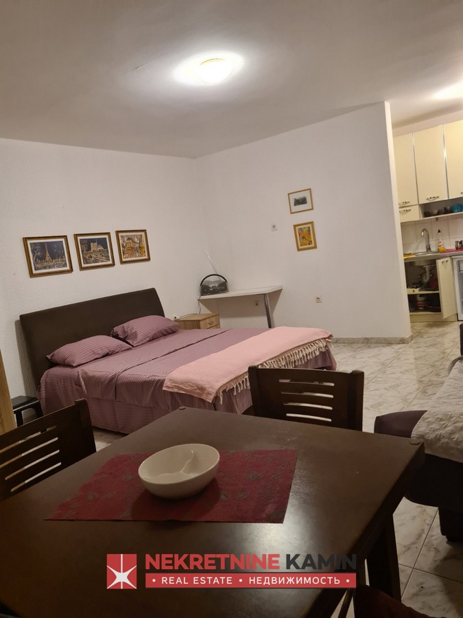 Budva Milenium Hotel yakınında kiralık geniş stüdyo daire